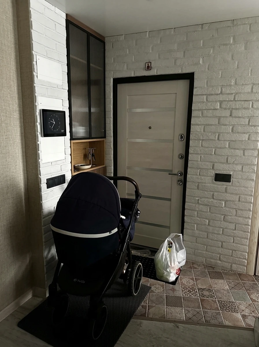Дизайн прихожей в стиле Контемпорари — фото интерьера от нейросети RoomGPT