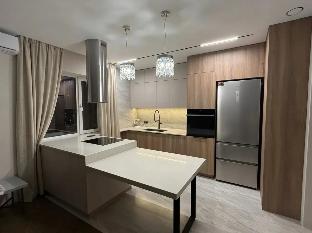 Дизайн кухни в стиле Неоклассика — фото интерьера от нейросети RoomGPT