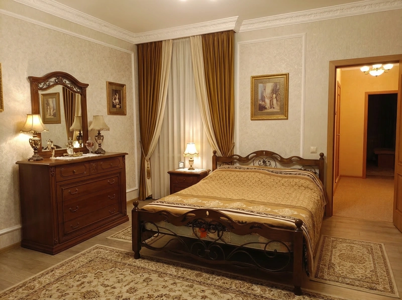 Дизайн спальни в стиле Классика — фото интерьера от нейросети RoomGPT