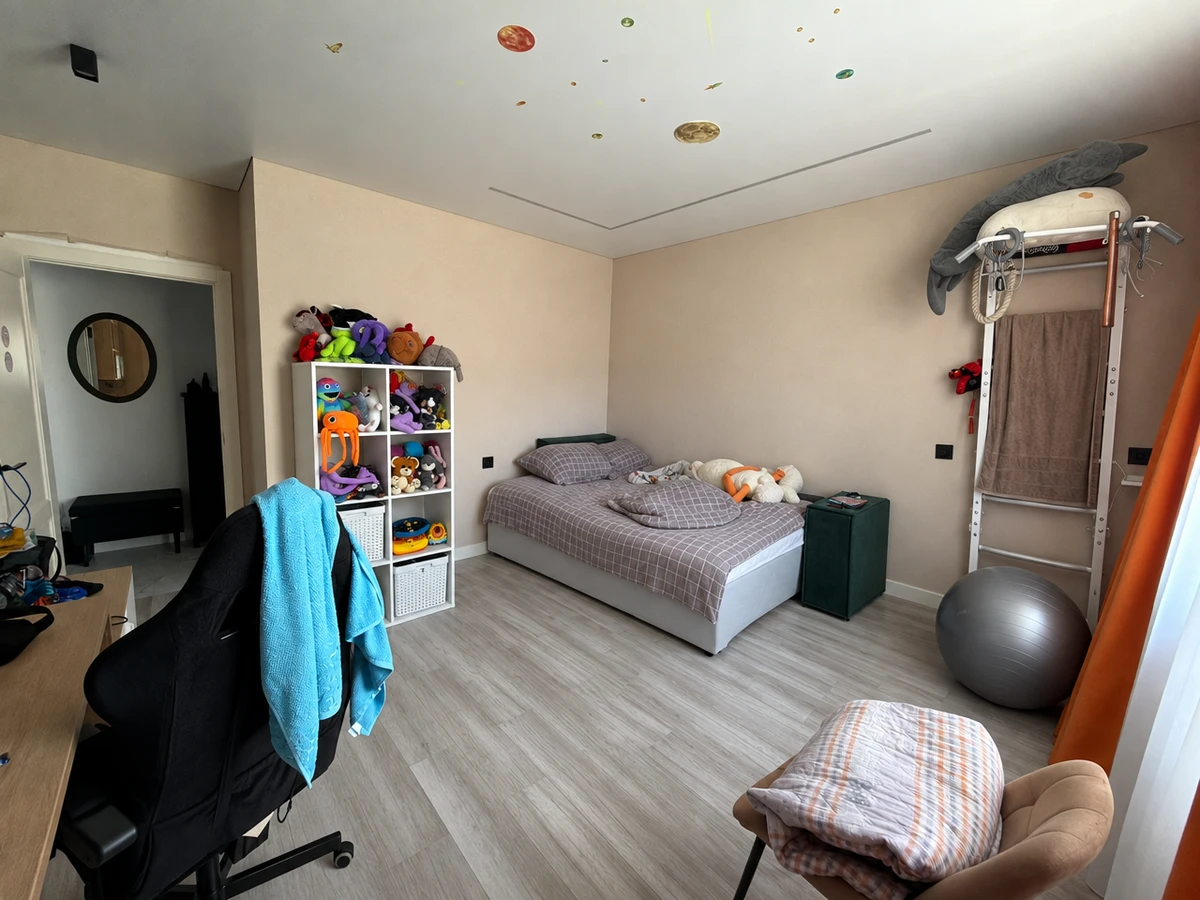 Дизайн детской в стиле Сканди — фото интерьера от нейросети RoomGPT