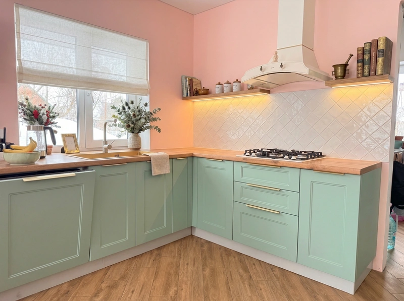 Дизайн кухни в стиле Классика — фото интерьера от нейросети RoomGPT