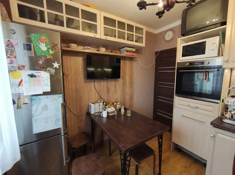 Дизайн кухни в стиле Без стиля — фото интерьера от нейросети RoomGPT