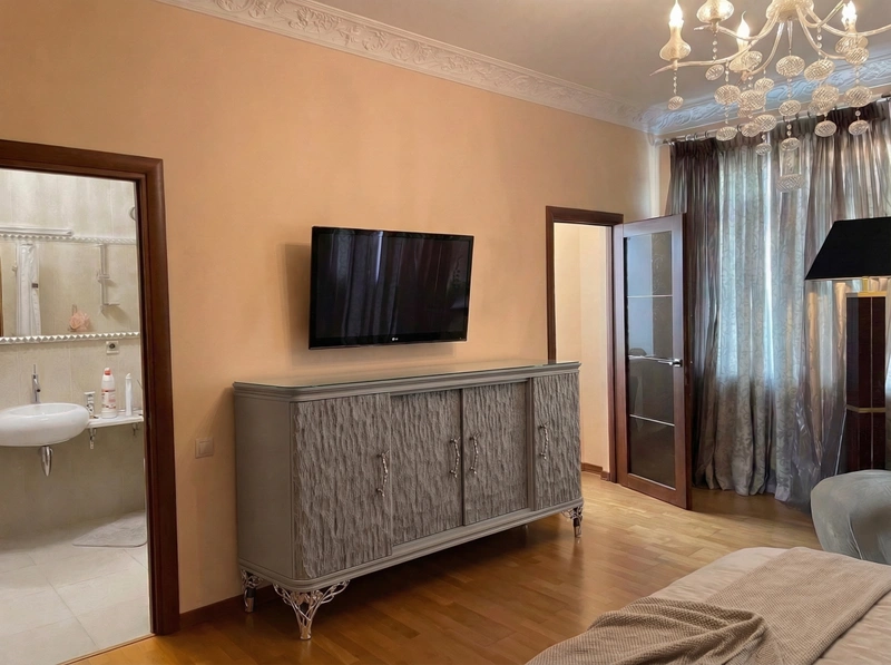 Дизайн спальни в стиле Классика — фото интерьера от нейросети RoomGPT