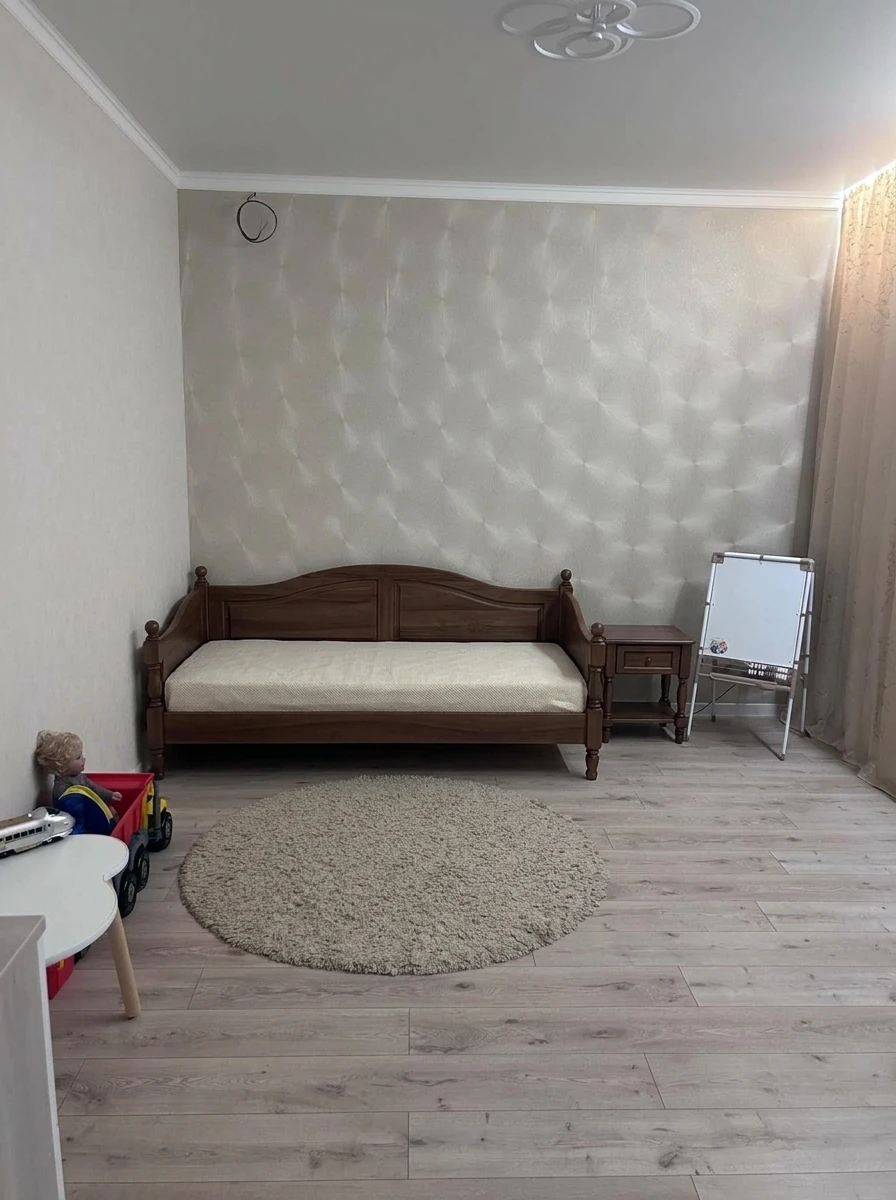 Дизайн детской в стиле Классика — фото интерьера от нейросети RoomGPT