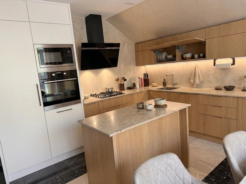 Дизайн кухни в стиле Japandi — фото интерьера от нейросети RoomGPT