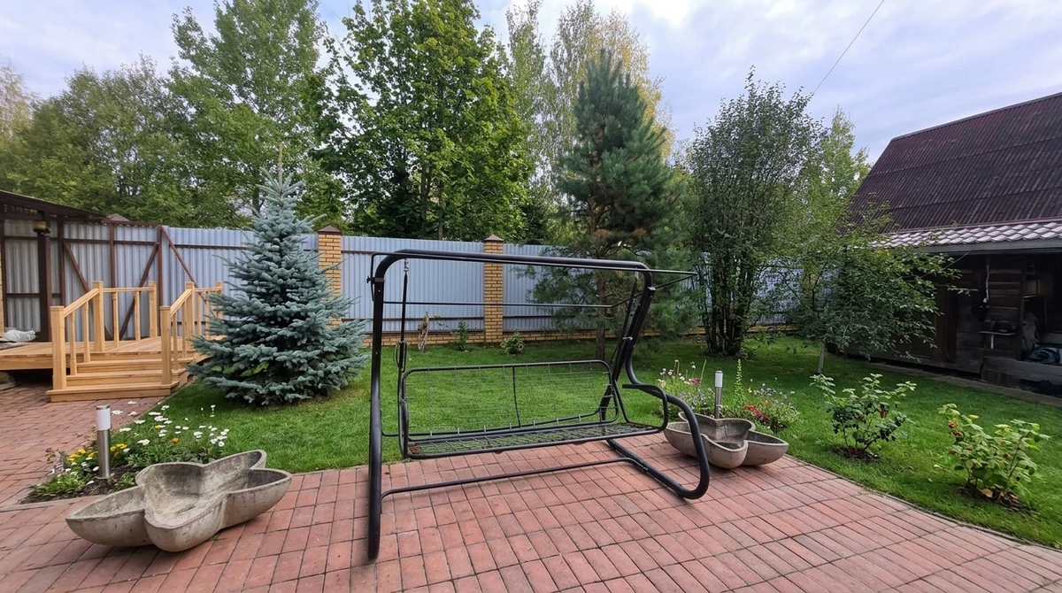 Дизайн участка в стиле Русская усадьба — фото участка от нейросети RoomGPT