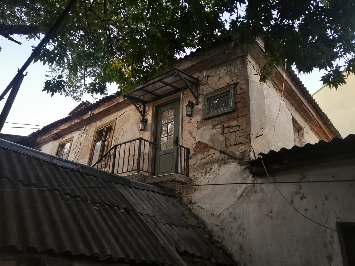 Дизайн фасада в стиле Лофт — фото от нейросети RoomGPT