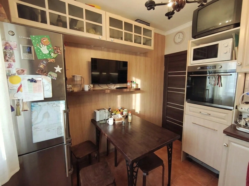 Дизайн кухни в стиле Без стиля — фото интерьера от нейросети RoomGPT