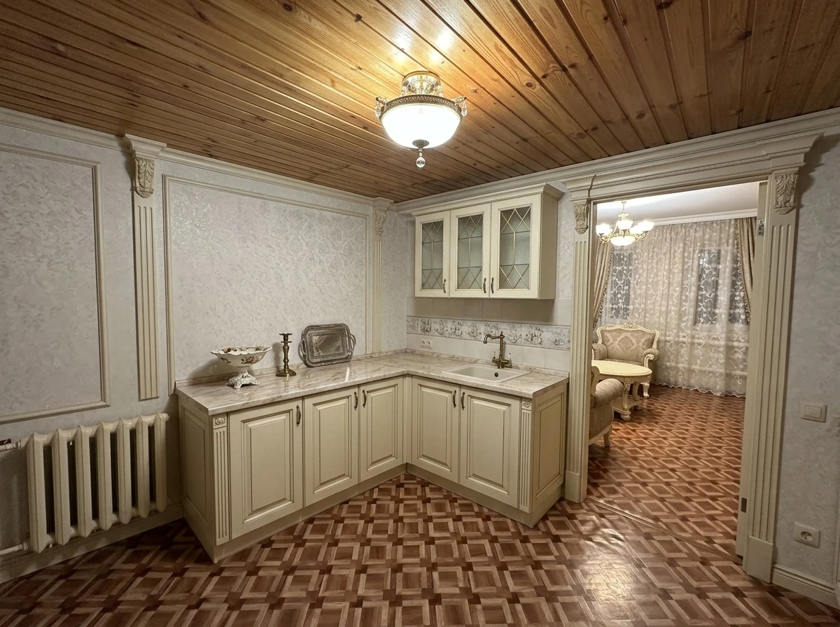 Дизайн кухни в стиле Классика — фото интерьера от нейросети RoomGPT