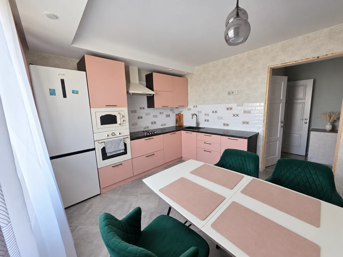 Дизайн кухни в стиле Сканди — фото интерьера от нейросети RoomGPT