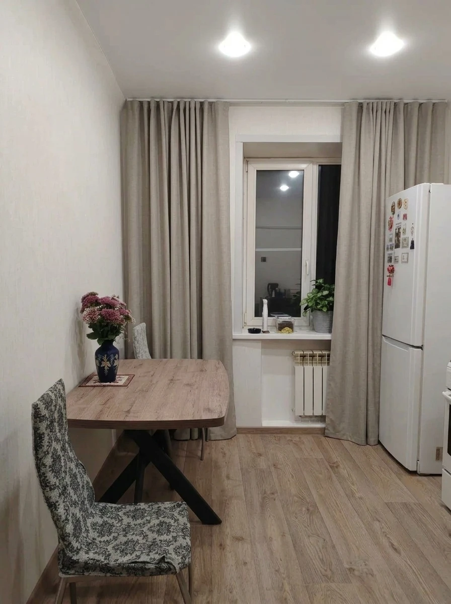 Дизайн кухни в стиле Хюгге — фото интерьера от нейросети RoomGPT