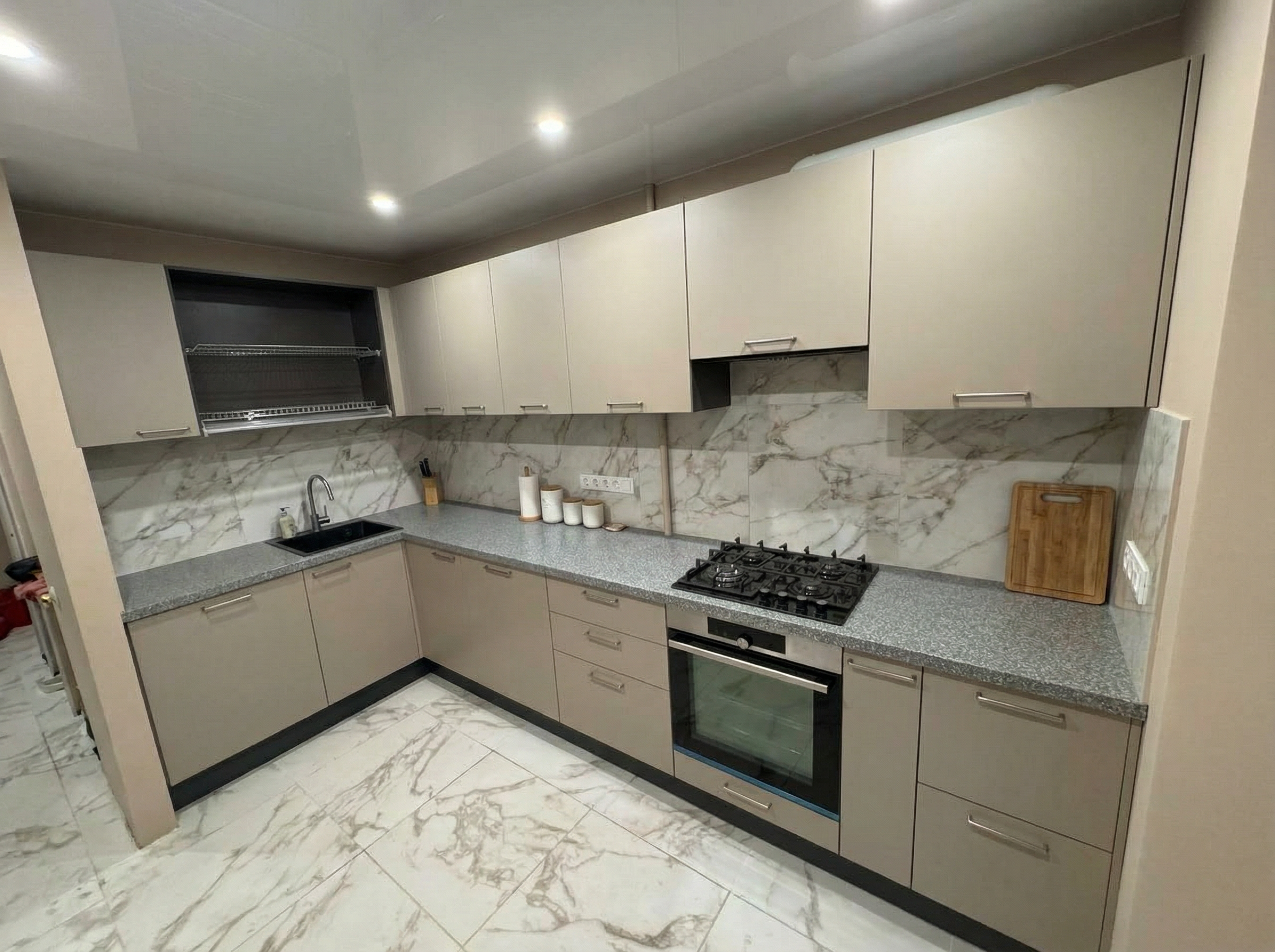 Дизайн кухни в стиле Минимализм — фото интерьера от нейросети RoomGPT